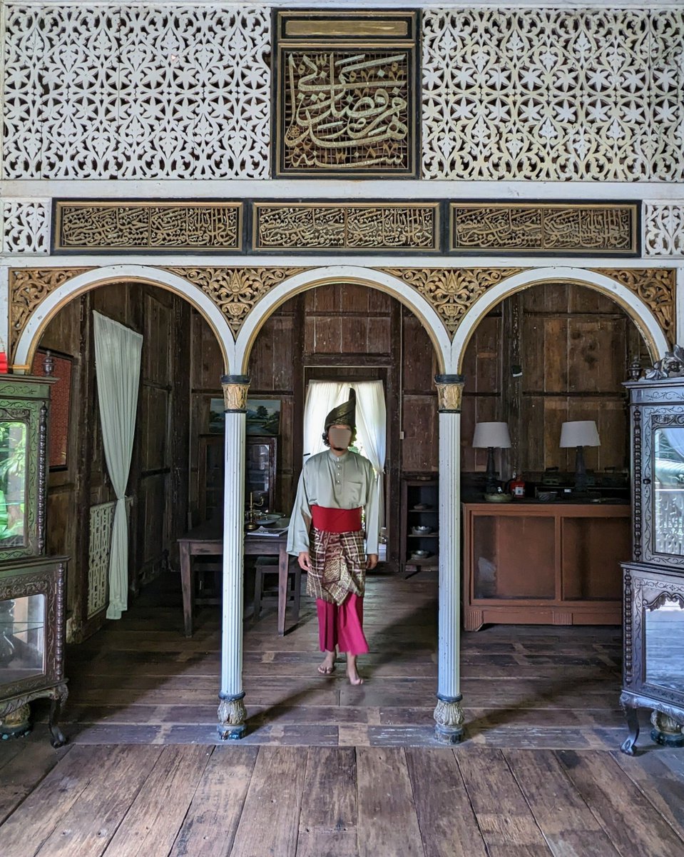 rambleandwander's tweet photo. Kalau sesiapa ke Kuala Terengganu, jemputlah ke Kampung Budaya Terengganu. Mungkin tak setanding Korea Selatan tapi no 1 ada, no 3 ada, no 4 pun ada.

Gambar2 ni saya ambil dalam 2 rumah yg berbeza - Istana Tengku Nik &amp; Rumah Limas Belanda. Lokasi asal rumah2 ni: Istana Maziah https://t.co/QBxkE4NNNc
