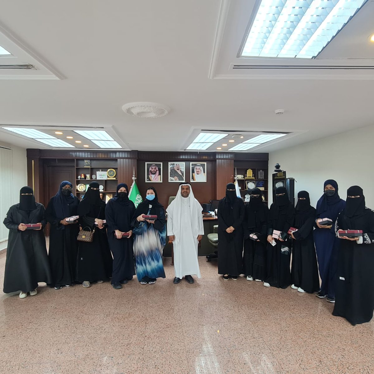 TaibahUevents's tweet photo. مع بداية العام ١٤٤٥ استقبل سعادة عميد شؤون الطلاب ب #جامعة_طيبة  رائدات الأندية الطلابية العامة بحضور وكيلة العمادة ومنسقات الأندية العامة
#ترجم_افكارك https://t.co/glmJJcbnyW