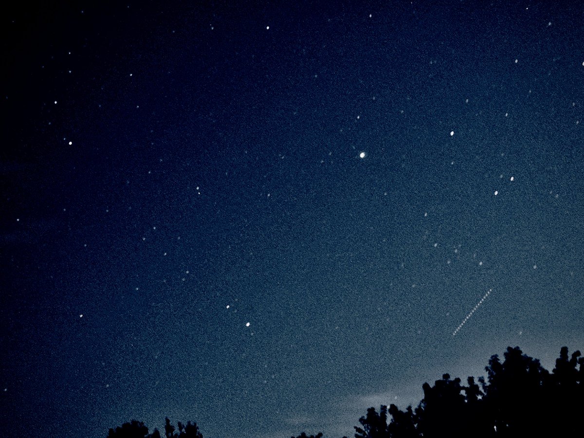 InsideAdmission's tweet photo. Such a clear night… incredible (even with some light pollution and the campfire) https://t.co/R6kYlMFytZ