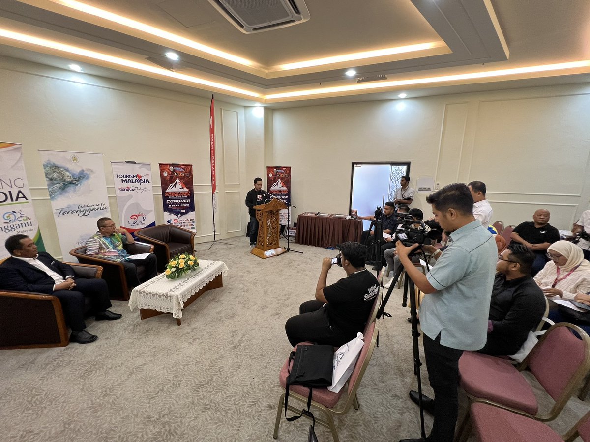 FitTerengganu's tweet photo. Sedang berlangsung Sidang Media Mount Tebu Climbathon Challenge 2023 bersama Exco Pelancongan, Alam Sekitar & Perubahan Iklim Terengganu Dato @razalidris , di Wisma Darul Iman
Dikuasakan oleh
@TourismMalaysia @TrgTourism
#MountTebu
#ClimbathonChallenge
#ConquerTheMountain https://t.co/bSslK93Loq