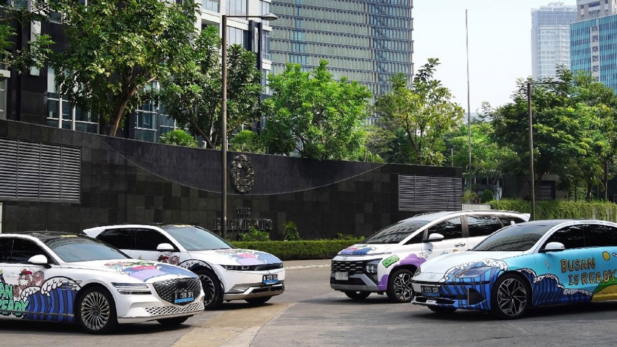 HMGnewsroom's tweet photo. #HyundaiMotorGroup reveals new art cars at the #ASEANSummit to support Busan's bid for the #2030WorldExpo ▶ https://t.co/6v1AtJEZC1

#IONIQ5 #IONIQ6 #STARGAZERX #ElectrifiedG80 #JAYFLOW #Busan #WorldEXPO https://t.co/8T63IoD1y7