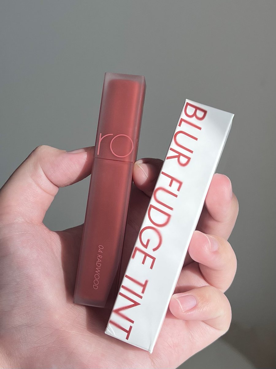 supa_piya_im's tweet photo. ชอบจนอยากให้ฟลวลองใช้
#แจก rom&amp;nd Blur Fudge Tint เบอร์ 04 Radwood สีแดงตุ่นทาง่าย ใช้ได้ทุกคน

❤️ รีทวิตนี้+เป็น Follower ของเค้า 
ถ้าใครใจดีช่วยรีทวิตโพสต์เก่าๆให้ด้วยน้า

🍃ประกาศ 08/09/66
#แจกฟรี #แจกฟรีไม่รีได้ไง #แจกฟรีแค่รีฟอล #ใช้ดีบอกต่อ https://t.co/GE4Fmzz39D