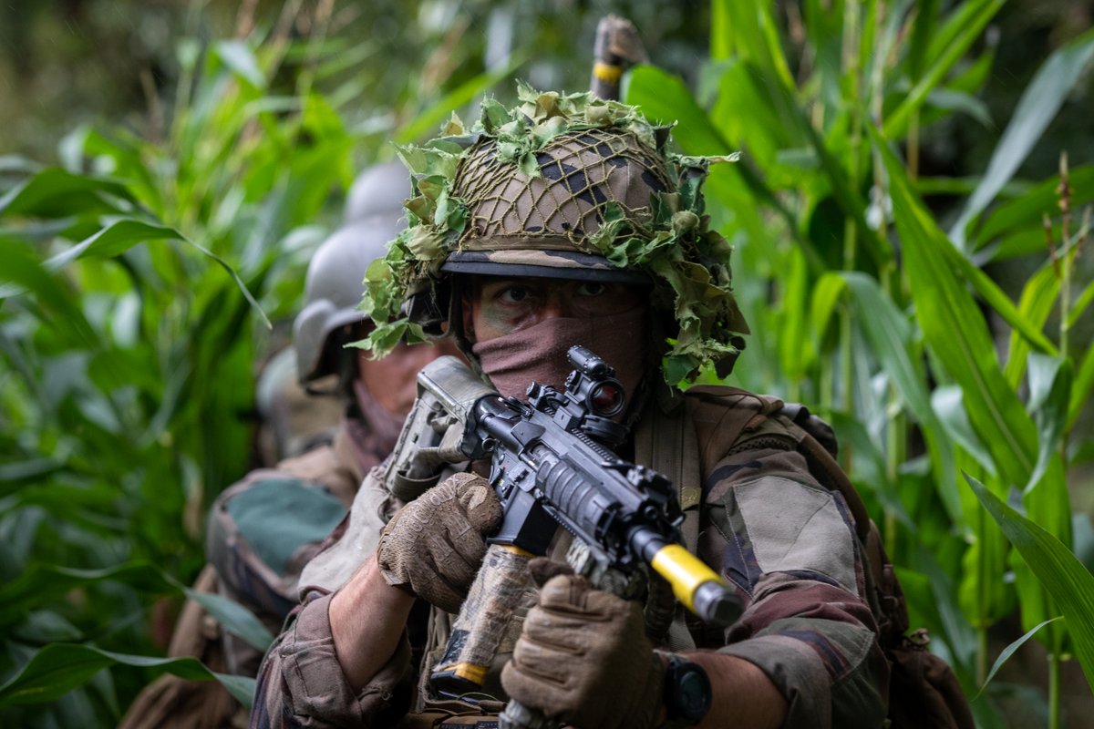 SaintCyrCoet's tweet image. Découvrir les larges capacités aérocombat de l'@armeedeterre et intégrer la 3D dans sa manœuvre tactique.
La promo Dupin mise en situation de chef de section au contact des légionnaires expérimentés de la #13DBLE et avec l'appui de 4 hélicoptères du @5eRHC (Super Puma et NH90)🚁