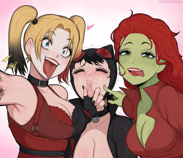Play_Giirls's tweet photo. Harley, Poison Ivy & Catwoman. 🫶🏼