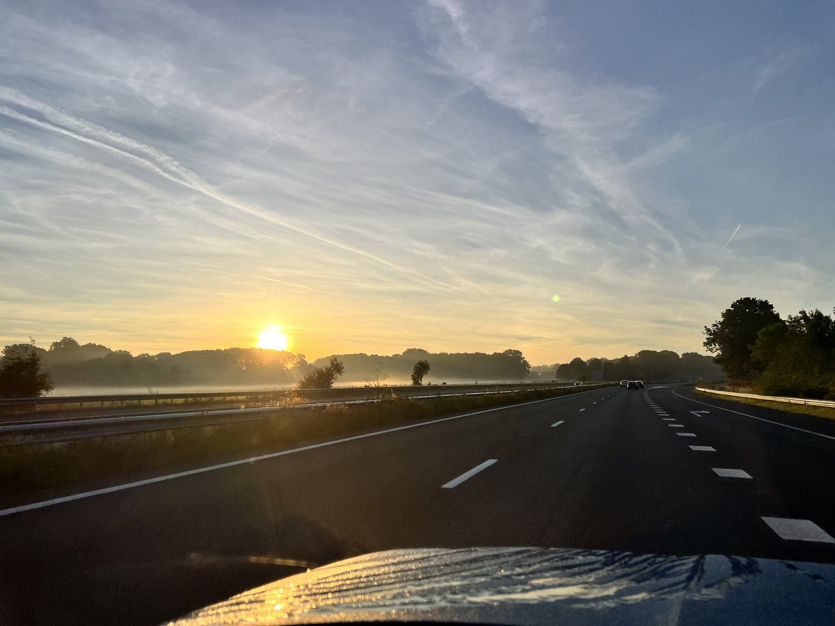 Day 1 at <a href="/qmonkeys_nl/">QMonkeys</a> and directly going international

#sunrise #Hamburg #Secure #Connected