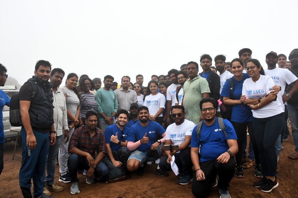 ZP_Chikmagalur's tweet photo. ಚಿಕ್ಕಮಗಳೂರಿನ ಚಂದ್ರದ್ರೋಣ ಪರ್ವತದ ಸೀತಾಳಯ್ಯನ ಗಿರಿಯಿಂದ ಮುಳ್ಳಯ್ಯನಗಿರಿಯವರೆಗೆ ಜಿಲ್ಲಾ ಪಂಚಾಯತಿ ಹಾಗೂ ಹೋಪ್  ಫೌಂಡೇಶನ್ ಬೆಂಗಳೂರು ರವರ ವತಿಯಿಂದ ಸ್ವಚ್ಛತಾ ಕಾರ್ಯಕ್ರಮವನ್ನು ಹಮ್ಮಿಕೊಳ್ಳಲಾಯಿತು. ಮಾನ್ಯ ಸಿಇಓ ರವರು ಪಾಲ್ಗೊಂಡು ಅಂಗಡಿ ಮುಂಗಟ್ಟುಗಳು ಭೇಟಿ ನೀಡಿ ಏಕ ಬಳಕೆ ಪ್ಲಾಸ್ಟಿಕ್ ಬಳಸದಂತೆ ಸೂಚನೆ ನೀಡಿದರು. https://t.co/2kDL1eA9EP