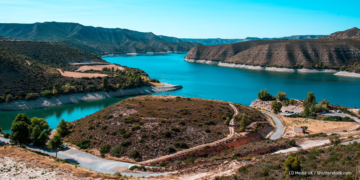SpainMiddleEast's tweet photo. Did you know this #EbroRiver reservoir is so large that it is considered the Sea of #Aragón? 😯
You can't skip it if you're a water sports lover! ▶️ Go sailing, windsurfing, paddle surfing... 🏄
👉 https://t.co/7m5voC2Av1
#VisitSpain #SpainEcoTourism @aragonturismo https://t.co/MLQ9Ylfo3k