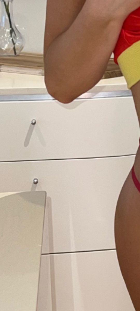 AnthonyRock3's tweet photo. @hannahmarblesxo Wonder why the drawer suddenly bends out of shape 🙄🙄 https://t.co/SmyjEF5YuT