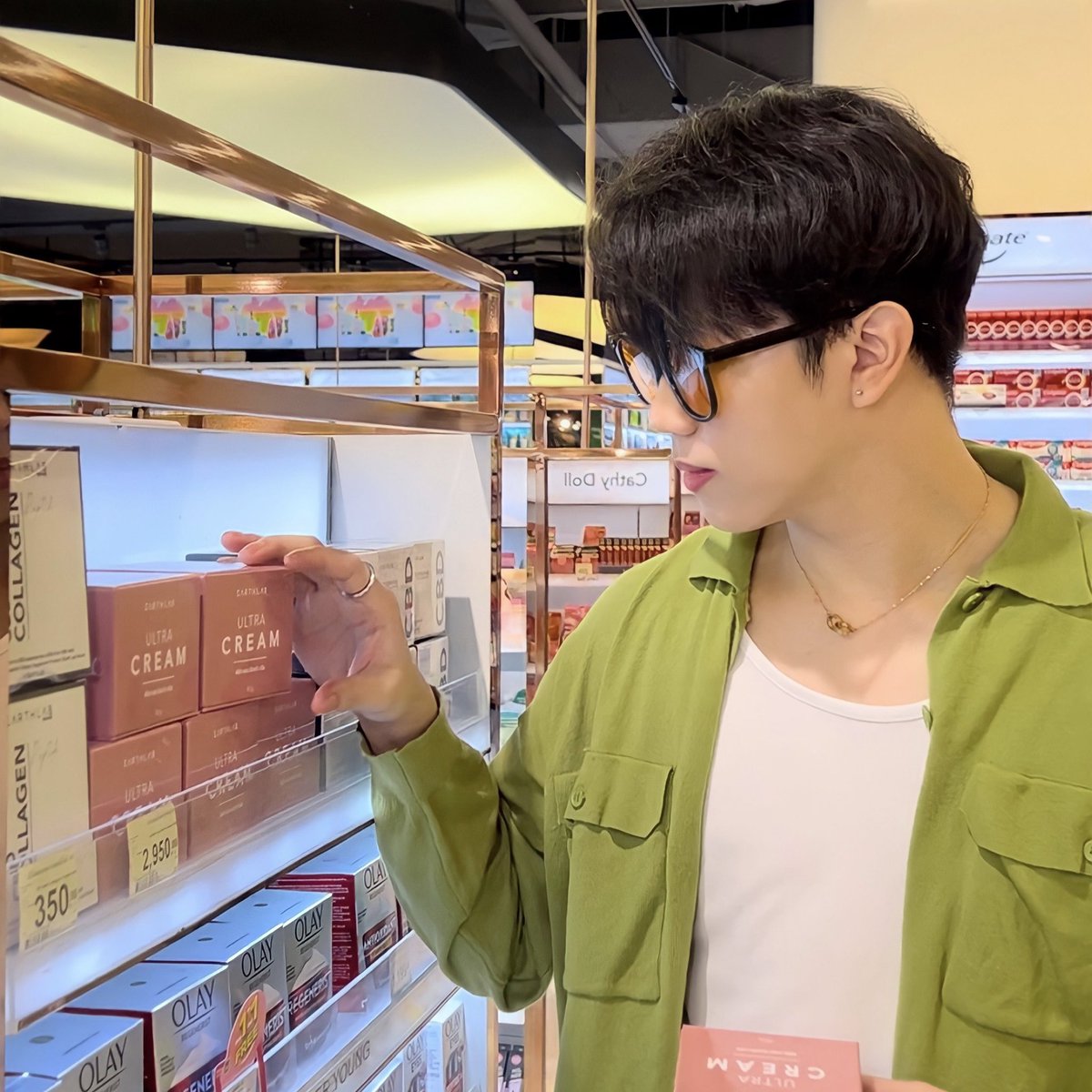 mvxkk_'s tweet image. กิจกรรมสุดฟินกับแบรนด์ Earthlab เพียงซื้อสินค้า Earthlab ที่ Tops ครบ 2,000 บาท ก็ได้ร่วมลุ้นเป็น Top spender กับ Dongwonbin

หาซื้อสินค้าได้ที่ Tops super market ทั้ง 114 สาขา

#DongWonBin #ดงวอนบิน #Earthlab #EarthlabXDongWonBin #EarthlabByDrCBD #DrCBD @earthlab_th @drcbdgroup