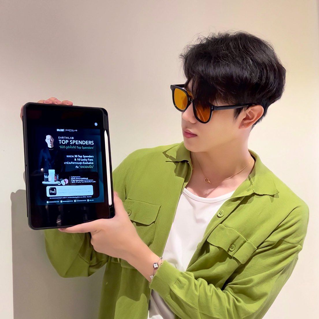 mvxkk_'s tweet image. กิจกรรมสุดฟินกับแบรนด์ Earthlab เพียงซื้อสินค้า Earthlab ที่ Tops ครบ 2,000 บาท ก็ได้ร่วมลุ้นเป็น Top spender กับ Dongwonbin

หาซื้อสินค้าได้ที่ Tops super market ทั้ง 114 สาขา

#DongWonBin #ดงวอนบิน #Earthlab #EarthlabXDongWonBin #EarthlabByDrCBD #DrCBD @earthlab_th @drcbdgroup