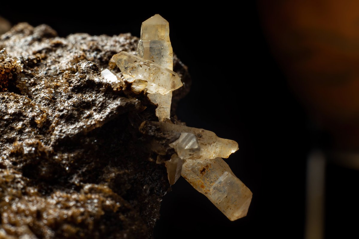 cristales de cuarzo | quartz crystals #photography #macrophotography  #canon #minerals #quartzcrystals #quartz #crystals