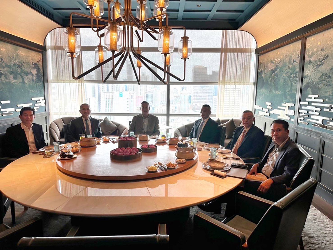 หรือเพื่อไทยเดินนโยบายความมั่นคง สืบทอดอำนาจประยุทธ์?

ลดเกณฑ์ทหาร ลดนายพล เป็นเรื่องที่กองทัพทำมาตลอดอยู่แล้ว
เพื่อไทยเคยค้านผลาญงบ แต่วันนี้หนุนจัดซื้ออาวุธ 
บทเรียนถูกยึดอำนาจมา2ครั้ง ทำให้ต้องปรับเปลี่ยนท่าทีต่อกองทัพ 
ซึ่งการทำเช่นนี้เป็นผลบวกกับเพื่อไทยเอง

#สุทินคลังแสง