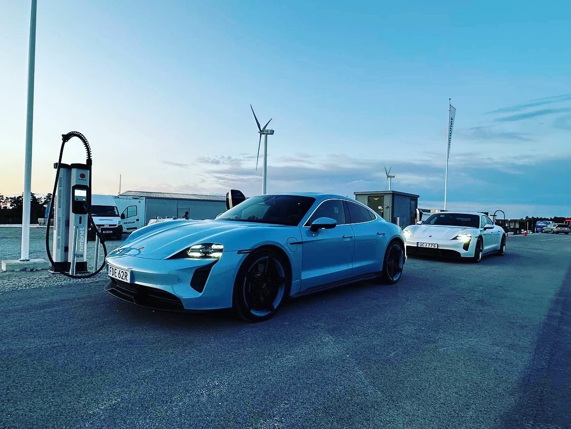 GotlandRing_RTC's tweet image. Take charge. We had even a world speed record for charging an EV, this thanks to our amazing supercharger partners. A big thank you goes to Kempower, Nimbnet, Virta, and OneCo! #kempower #nimbnet #virta #oneco #gpe_gotlandring #gotlandring #racetrack #ev #sustainability #charge