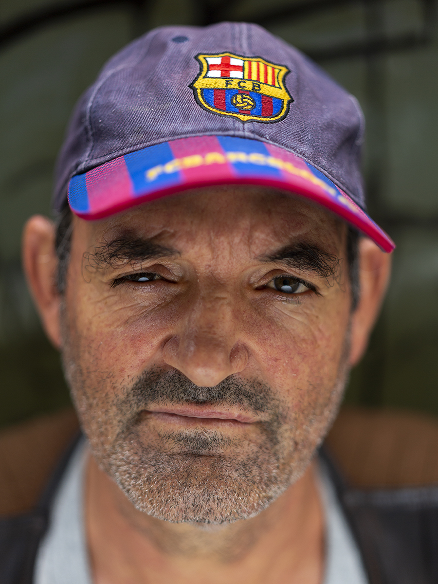 "¿Cómo es vivir en la calle? Estás solo, te levantas y te duermes con miedo". L'Abdel va viure al carrer molts anys, però des de fa un temps està allotjat en un pis gestionat per Arrels. arrelsfundacio.org/veu/abdel/