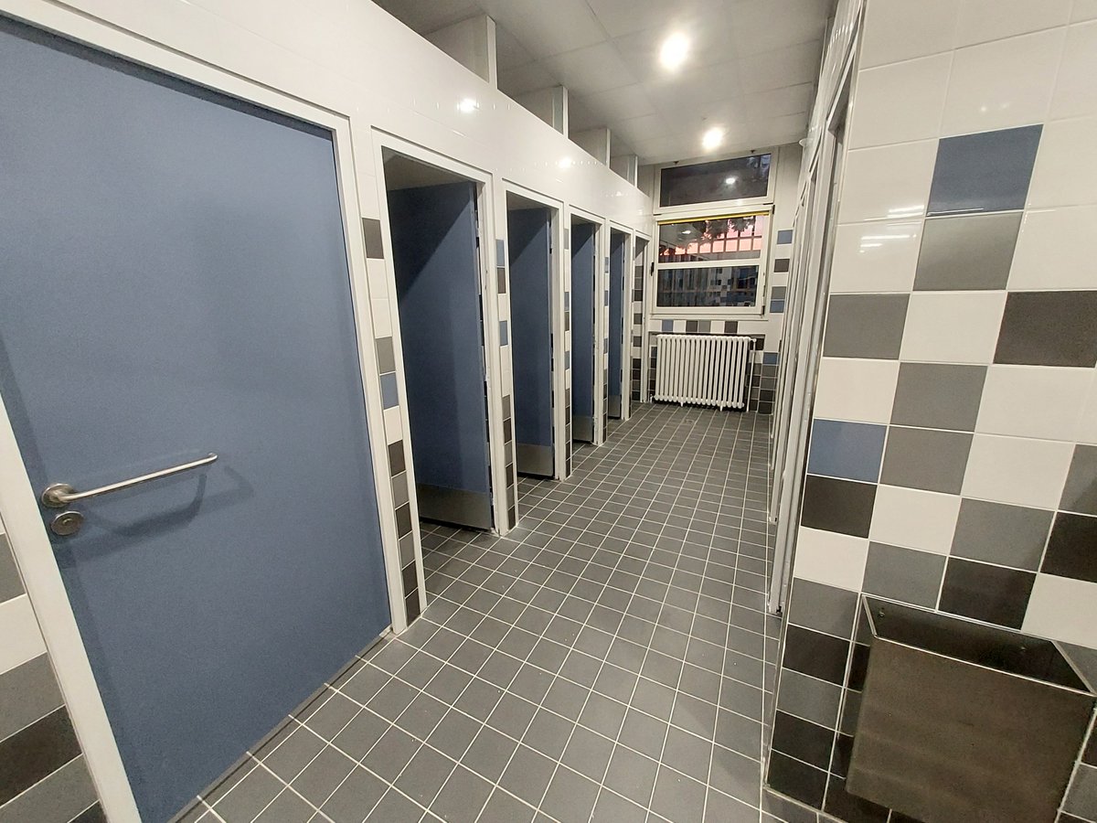 #Rentrée des classes. 
Tout est prêt depuis tres tôt ce matin pour accueillir nos élèves.
Y compris les nouvelles toilettes mixtes !