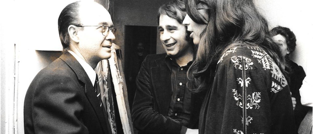 josepballesterr's tweet photo. Avui fa 99 anys nasqué un dels poetes fonamentals de la literatura catalana.

Jo tinc una Mort petita,
meua i ben meua només.
Com jo la nodresc a ella,
ella em nodreix igualment.
Jo tinc una Mort petita
que trau els peus dels bolquers.
Només tinc la meua Mort
i no necessite res. https://t.co/RqrmbDdxhw