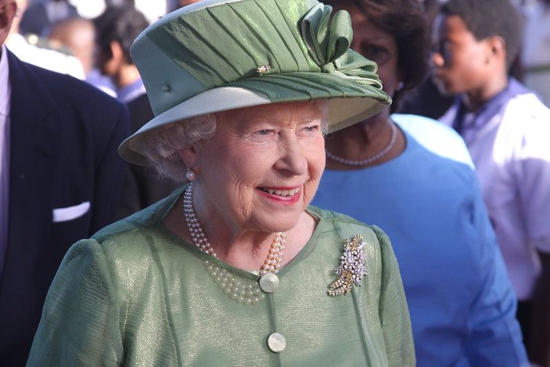 Actualités - Royaume-Uni : une commission créée pour édifier un "mémorial" en hommage à Elizabeth II - francaisalondres.com/royaume-uni-un… - #francaisalondres #londres #london