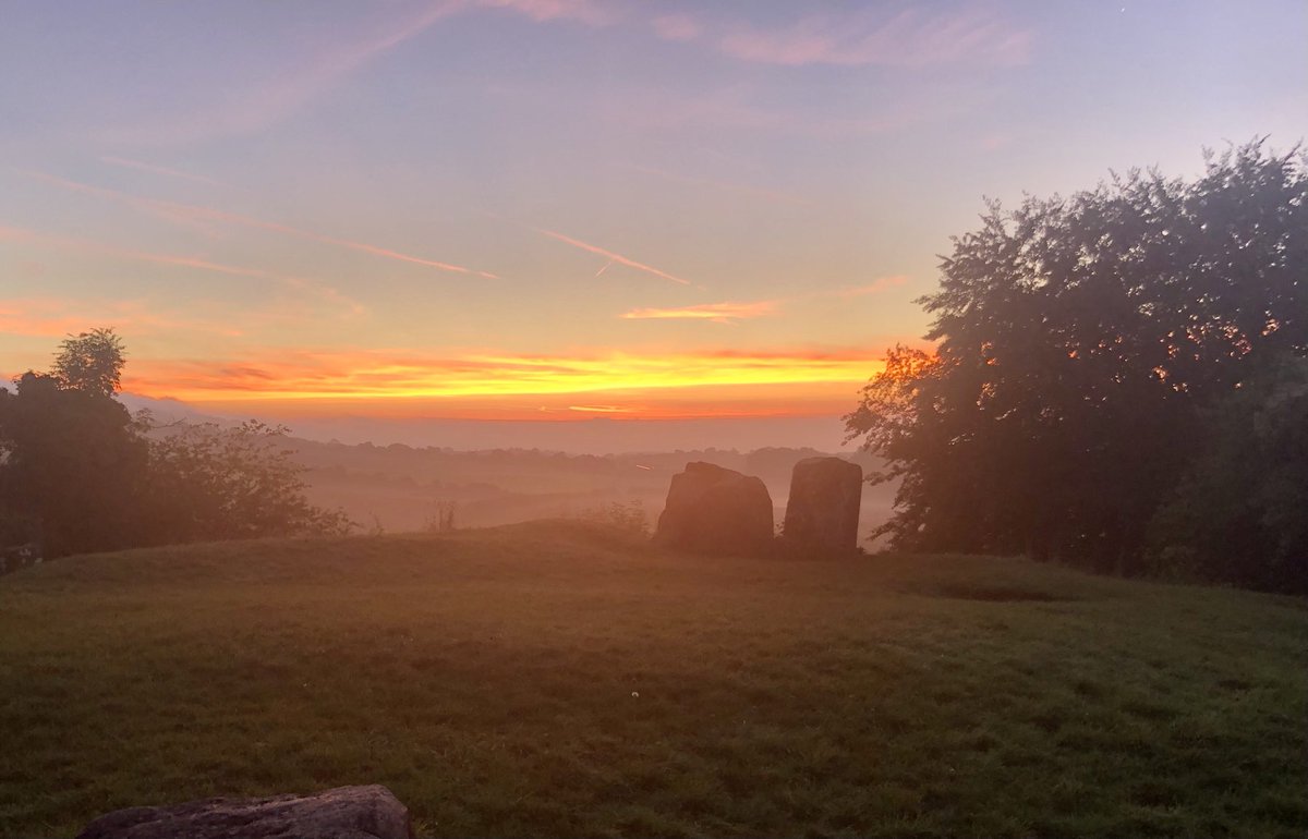 GuyWilliams20's tweet photo. Catching the dawn - Coldrum Long Barrow https://t.co/aCubFXDpci