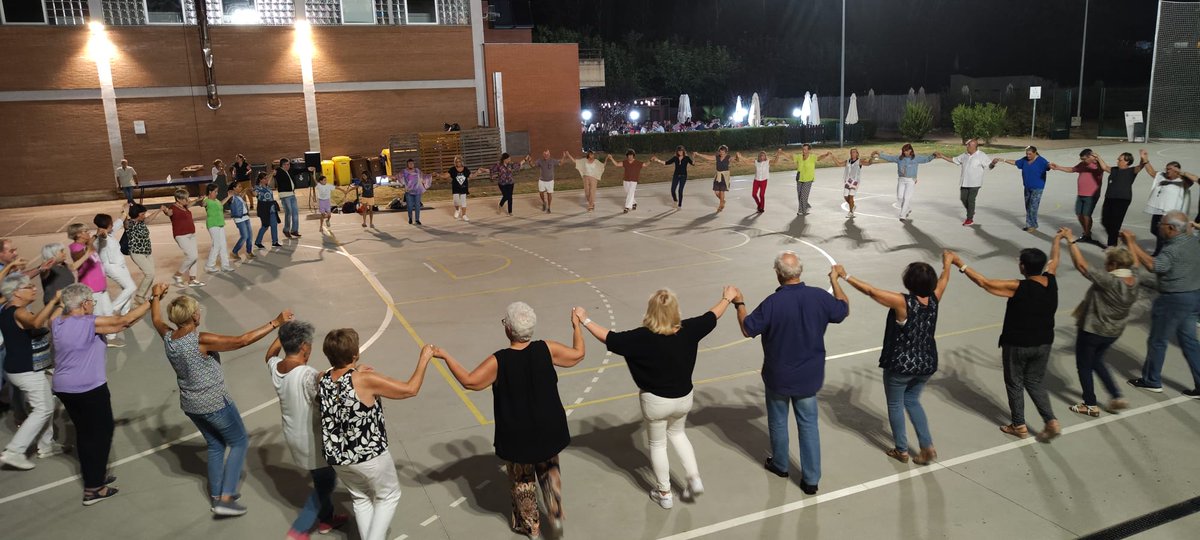 PscSdt's tweet photo. 🤗 No podem acabar la FM sense agraïr a tots els treballadors de l'Ajuntament la implicació per a que tot hagi anat sobre rodes. Brigada, Policia, equip de Cultura, Joventut, Serveis tècnics, ... moltes gràcies! https://t.co/x7XGhyAFoB
