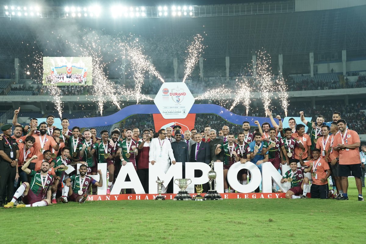 manvir_singh07's tweet photo. No better way to start the season than by conquering the Durand Cup! 🏆🔥

Though, none of it would have been possible without the relentless support from you great bunch, Mariners! Kolkata is GREEN &amp; MAROON! 🟢🔴

#JoyMohunBagan #MohunBagan #Mariners #DurandCup https://t.co/Ckk97NJF0R