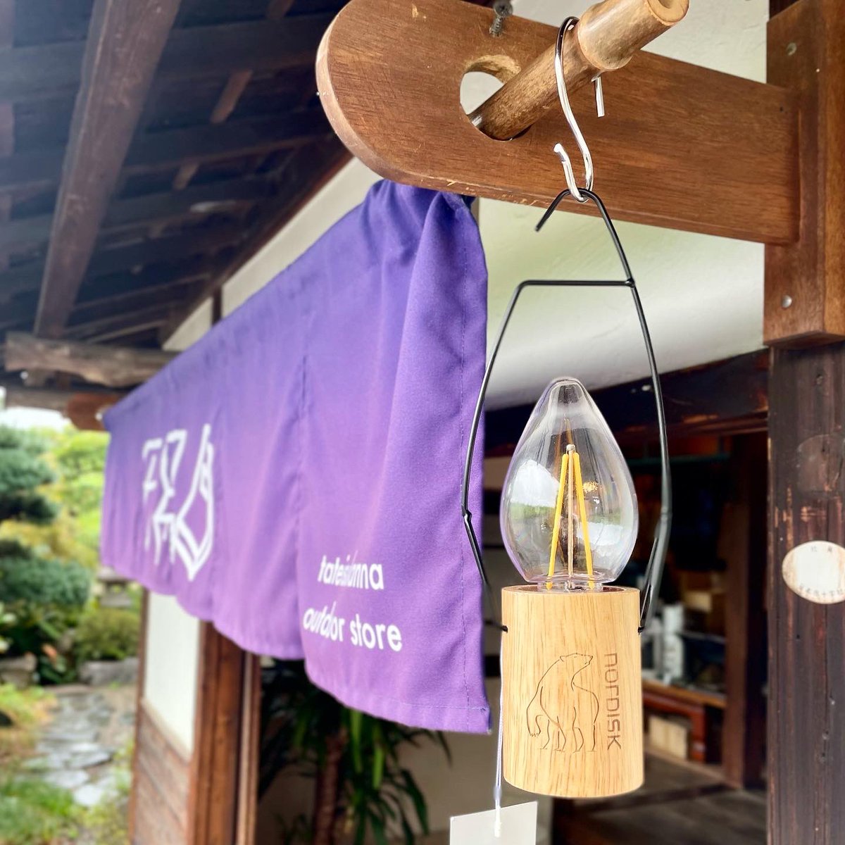 tateisukanna_'s tweet photo. キャンドルっぽいフォルムがきゃわわ

付属リモコンでONOFF
3段階調光オッケーな
LED LANTERN

置いても吊るしても
持ってもキャワワ過ぎてきゃわわ

ハロウィンにもイイね

#タテイスカンナ #nordisk #ledlantern #usb充電 #camp #ノルディスク #さいたま #アウトドア https://t.co/00WhuaKWye