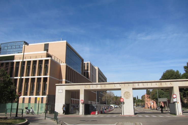 🧑‍🎓Unos 30.000 estudiantes de todos los niveles se incorporan hoy a las aulas en <a href="/unizar/">Universidad Zaragoza</a>. De ellos, 5⃣.6⃣4⃣2⃣son alumnos de primero. 

📚14 grados todavía cuentan con plazas disponibles.

📢Los próximos llamamientos para quienes están en lista de espera serán este lunes y los días