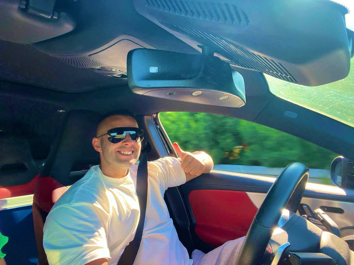 OnlyUmut's tweet image. Goedemorgen 
Fijne dag vandaag gevuld met zonnestralen 🌞☀️