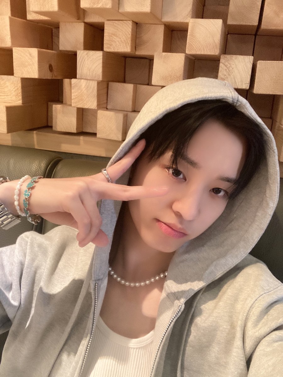 ATBO_members's tweet photo. [#석락원]
짜자잔✨

#ATBO #에이티비오
#SeokRakwon https://t.co/oPg8KZMcSg
