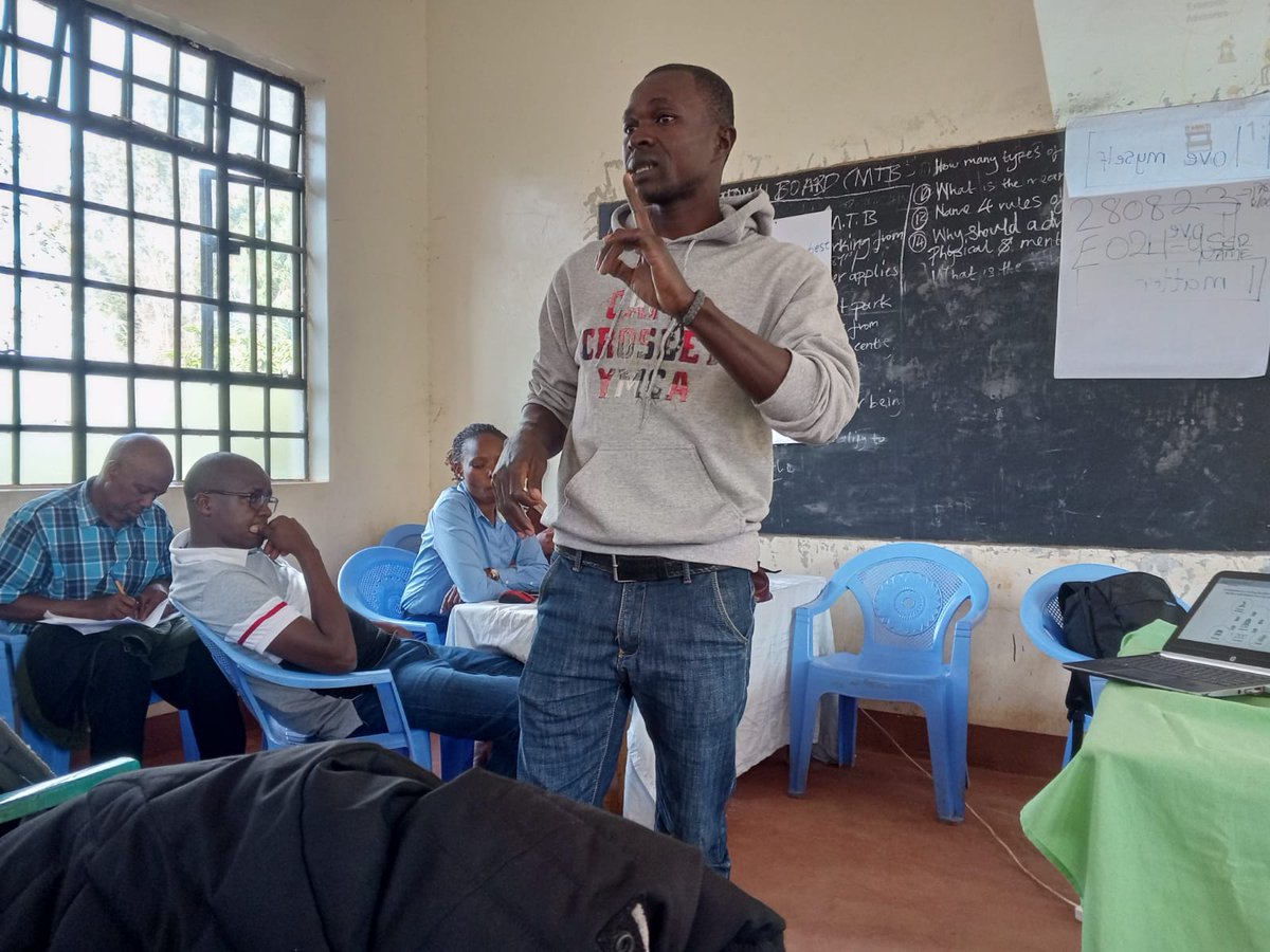 UkulimaModern's tweet image. As a youth agripreneur,  had a chance to inspire more young and upcoming agripreneurs under the ongoing #NAVCDP program.
We are youth and Agribusiness is the future.
@KefaasK
@AgriCom_Africa
@a_kilimo
@Kuza_Biashara 
@AsnetKenya
@NAP_Africa