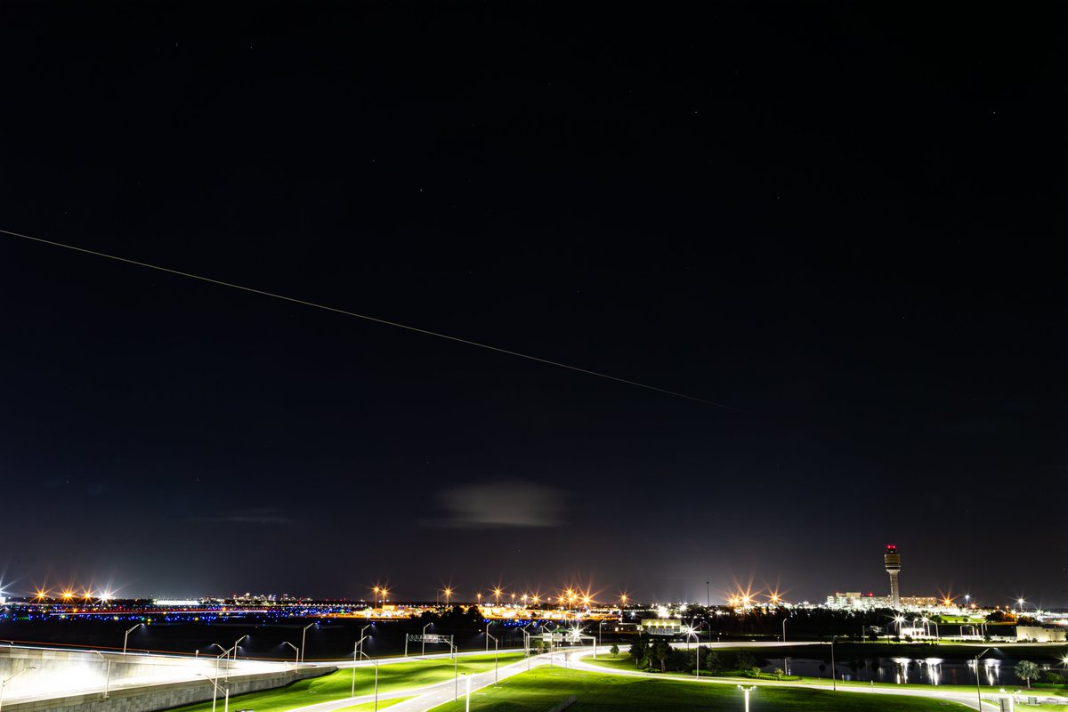 DanFaenza's tweet photo. @SpaceX Dragon streaking across the Central Florida sky as seen from @MCO on the way to splashdown off the coast of Jacksonville with @NASA #Crew6 aboard!
#SpaceX #NASA #reentry #splashdown #mco https://t.co/y8gTxcaTdt