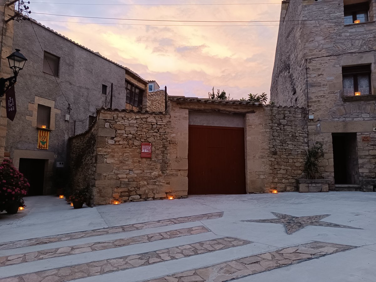 toniseres's tweet photo. Meravella de commemoració a #VallfogonaDeRiucorb en l'homenatge #Rector400. Enhorabona a tot l'equip organitzador. Visca l'@AnyRector!! https://t.co/WjN4FKEY3z