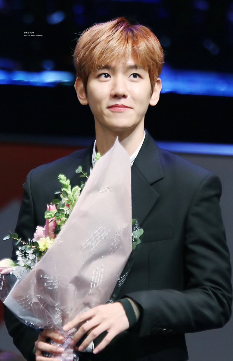 incorrectbhcy's tweet photo. "He really loves flowers."
"Well, he's gonna hug you tightly for these," said the florist.

With a smile, he said, "If only he could hug back." https://t.co/kTh8KSOXUb