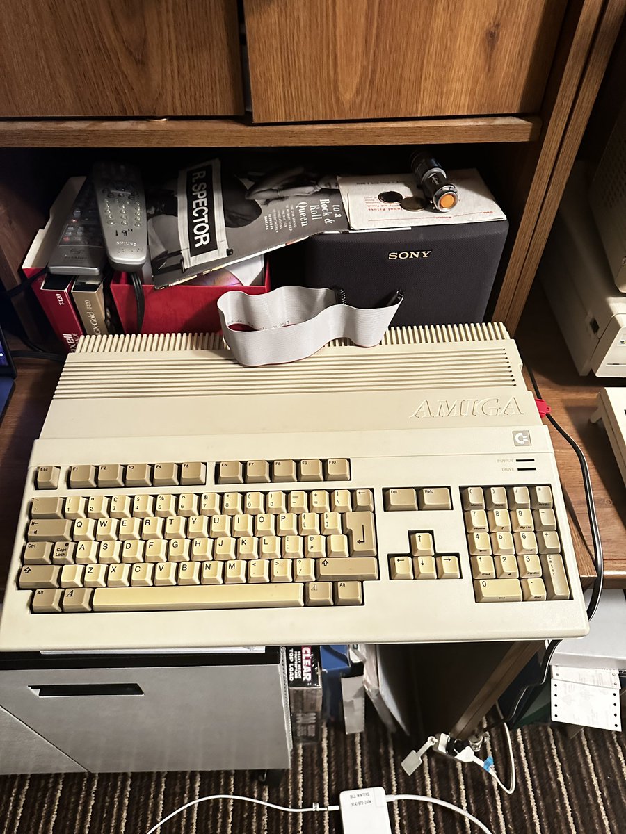 AmigaBill_'s tweet photo. Late nights in AmigaBill’s AmigaSaloon #commodore #commodoreamiga #retrogamer #retrogaming #os4 https://t.co/ju0xGqRTf5