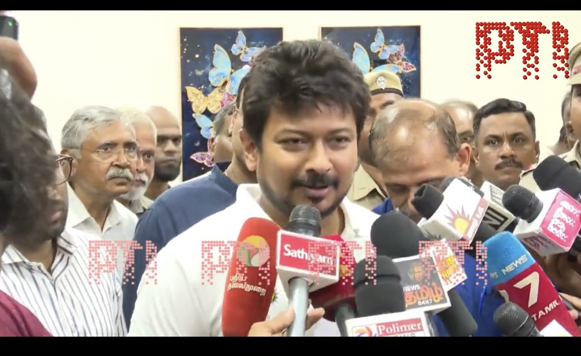 BhaiiSamrat's tweet photo. कुत्तों के भोंकने से शेर डरा नहीं करते ॥
ख़ैर @Udhaystalin की अपने 
बाप के मुख्यमंत्री होने के अलावा इसकी एक ही पहचान है और वह है कन्वर्टेड राइस बैग होना तो ऐसे व्यक्ति से आप क्या उम्मीद रखेंगे ? 
ख़ैर सनातन कोई 5 किलो में बिकने वाला धर्म नहीं है यह सदियो से था सदियों तक रहेगा यह अनंत है इसलिए सनातन है 🚩
जय श्री राम