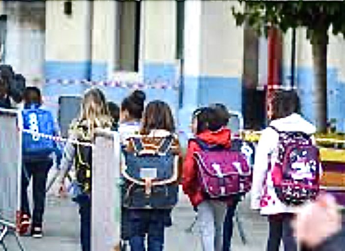 RENTRÉE SCOLAIRE :
Léonard - 8 ans :
« Le niveau des profs a encore baissé.
Seront-ils à la hauteur des enjeux ?
.
.
#rentreescolaire #France #INFO #Actu #thierrysamitier