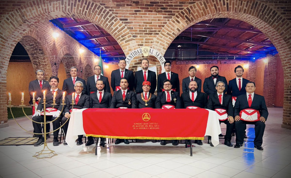 elblogdelmason's tweet photo. TDS Masonic Regalia nos comparte la creación de las cubiertas para altar y el oriente del Supremo Gran Capitulo de Masones del Real Arco de la República Mexicana. #masonicregalia #mandiles #masones #masoneria #freemasonry #freemasons #royalarch #realarco #ritoyork #yorkrite https://t.co/Mbdxao1Zmj