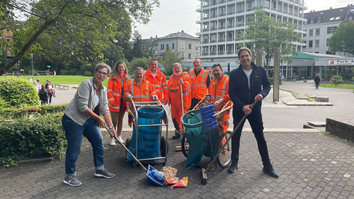 stadt_wuppertal's tweet photo. Der #Wupperputz musste in diesem Jahr leider wieder ausfallen - am 16.09. findet dafür aber der große #Talputz in ganz #Wuppertal statt.🧹🗑️Das städtische Umweltressort sucht dafür noch Freiwillige. Jeder Interessierte kann mitmachen und helfen! ➡️https://t.co/wcK9Jk272y https://t.co/1zRvhfidQH