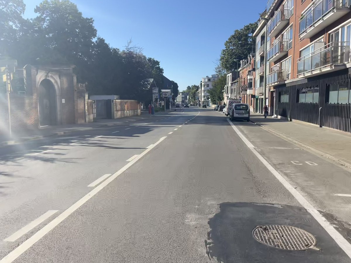 fietsinbrussel's tweet photo. Stop the war on cars!

There is absolutely no space for a separated bike lane on #ChdeWaterloo #Uccle! 

We need car parking 🅿️ for residents instead of safety! https://t.co/9mvOsR0yji