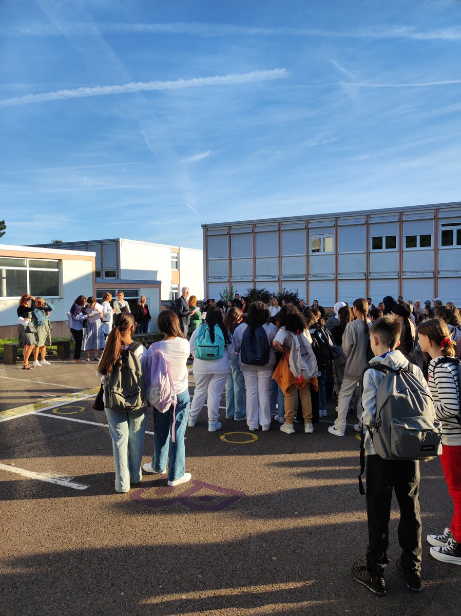 Cité éducative de Behren-lès-Forbach (@cite_educbehren) on Twitter photo Accueil des élèves de 6ème ▶️Bonne rentrée et bienvenue au collège RS #partage #cooperation #entraide #reussite #perseverance <a href="/CelinePlontz_M/">Céline Plontz-Margherita</a> <a href="/nellybodo/">Bodo Nelly</a> <a href="/FredGuyot3007/">Fred Guyot</a> <a href="/KratzMagali/">Magali Kratz</a> <a href="/RLaganier/">Richard Laganier</a> <a href="/Dsden57/">DSDEN de la Moselle</a> Accueil des élèves de 6ème ▶️Bonne rentrée et bienvenue au collège RS #partage #cooperation #entraide #reussite #perseverance <a href="/CelinePlontz_M/">Céline Plontz-Margherita</a> <a href="/nellybodo/">Bodo Nelly</a> <a href="/FredGuyot3007/">Fred Guyot</a> <a href="/KratzMagali/">Magali Kratz</a> <a href="/RLaganier/">Richard Laganier</a> <a href="/Dsden57/">DSDEN de la Moselle</a>