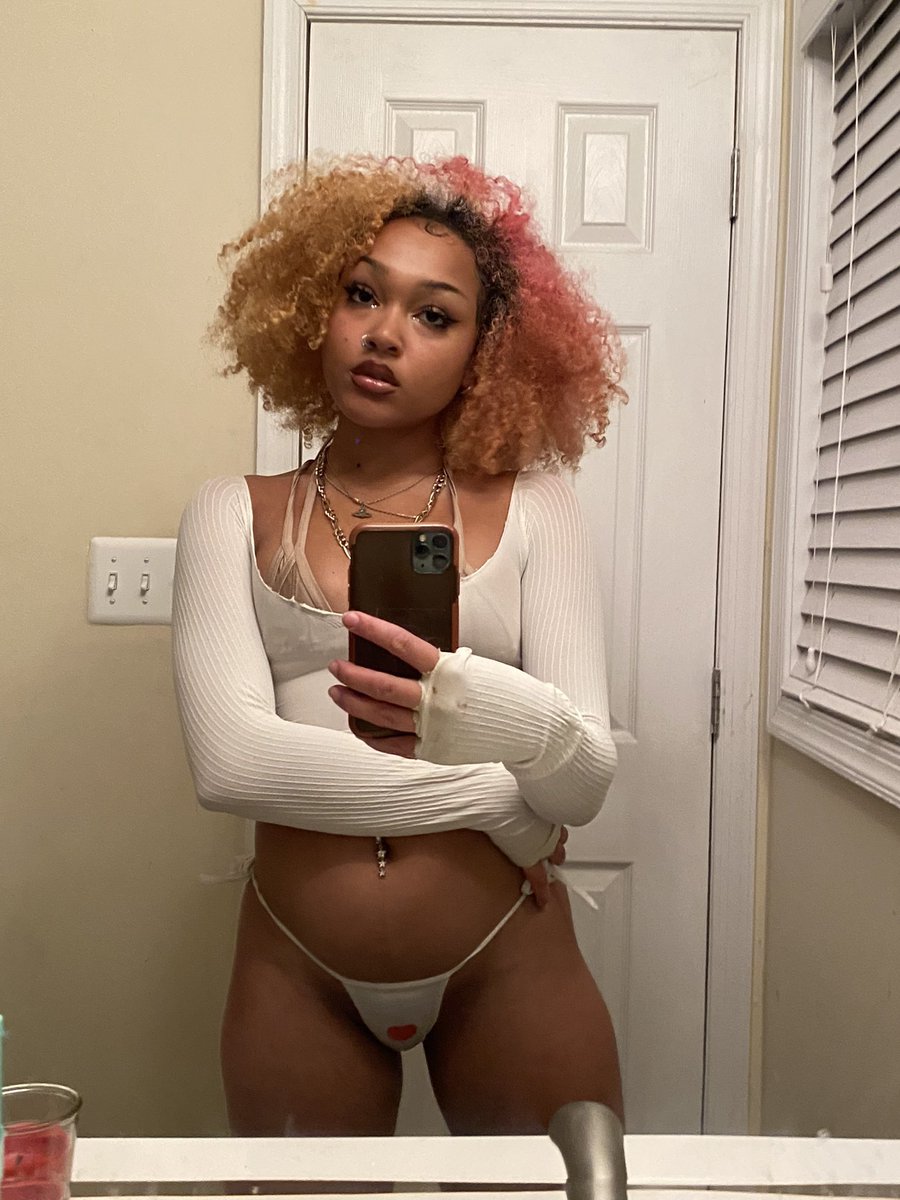 Princessgiwapz's tweet photo. Hope y'all had a great day? 👅 https://t.co/0vzI5mhh3f