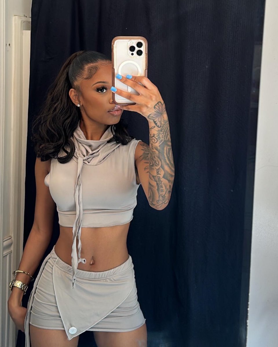 Pix of Phones tweet media