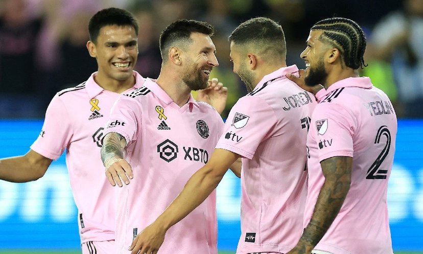 জোড়া গোল করালেন মেসি, চ্যাম্পিয়নদের হারাল মায়ামি