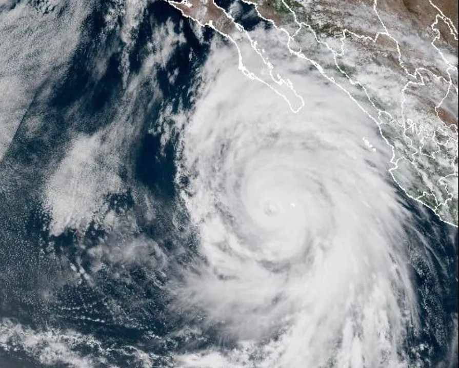 TropicsWeather's tweet photo. THE HURRICANE BEASTS OF AUGUST 🌀

As August 2023 saw a rise in tropical cyclone activity in the Atlantic and East Pacific, the month also saw four powerful hurricanes roaring across the basins: Hurricanes #Dora, #Hilary, #Franklin, and most notably, #Idalia. https://t.co/9R4CbVKoY4