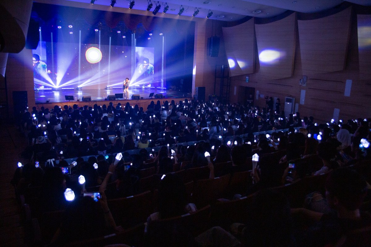 kbsworld_enter's tweet photo. SF9 주호, 첫 팬 콘서트 ‘주주총회’ 성료.. 감동으로 꽉 채운 150분
다채로운 이벤트X새로운 자작곡 ‘Swan’ 깜짝 공개
“모두가 잊지 못할 시간.. 항상 감사하다”

[사진=FNC엔터테인먼트]

#주호 #SF9 #에스에프나인 #ZUHO https://t.co/hZOopmyMHn