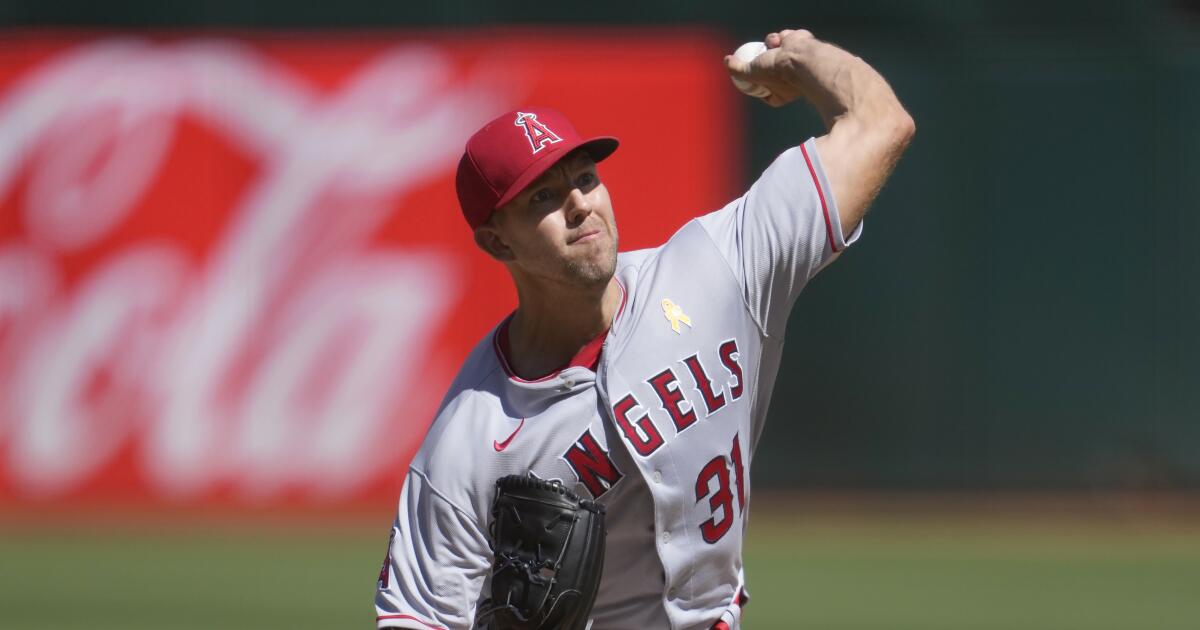 LAAngelsBB's tweet image. #Angels doomed by #Bullpen woes and errors in sweeping loss to Athletics dlvr.it/SvbGwx