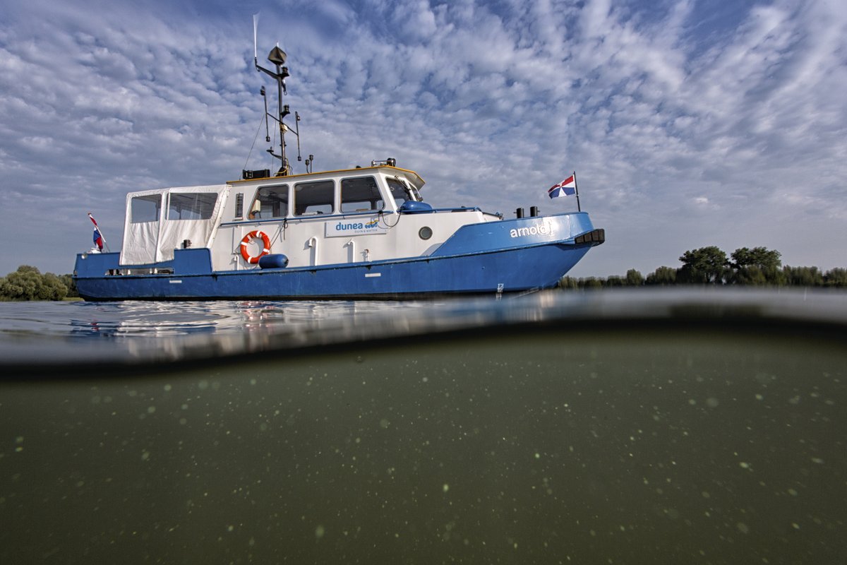 De Afgedamde Maas is bron voor drinkwater. Daarom monitort Dunea de waterkwaliteit op de rivier, ook bij de Veense Put. Nav meldingen meten wij extra. #Waterkwaliteit #VeensePut #Drinkwater #Dunea