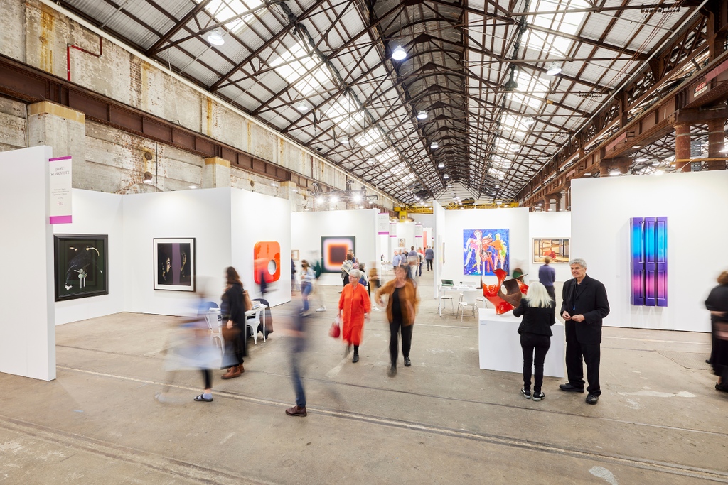 Returning to @Carriageworks this week in its biggest edition to date, Sydney Contemporary (@sydcontemporary) will feature 96 emerging and established galleries, with art from more than 500 artists. #Sponsored ocula.com/art-fairs/sydn…