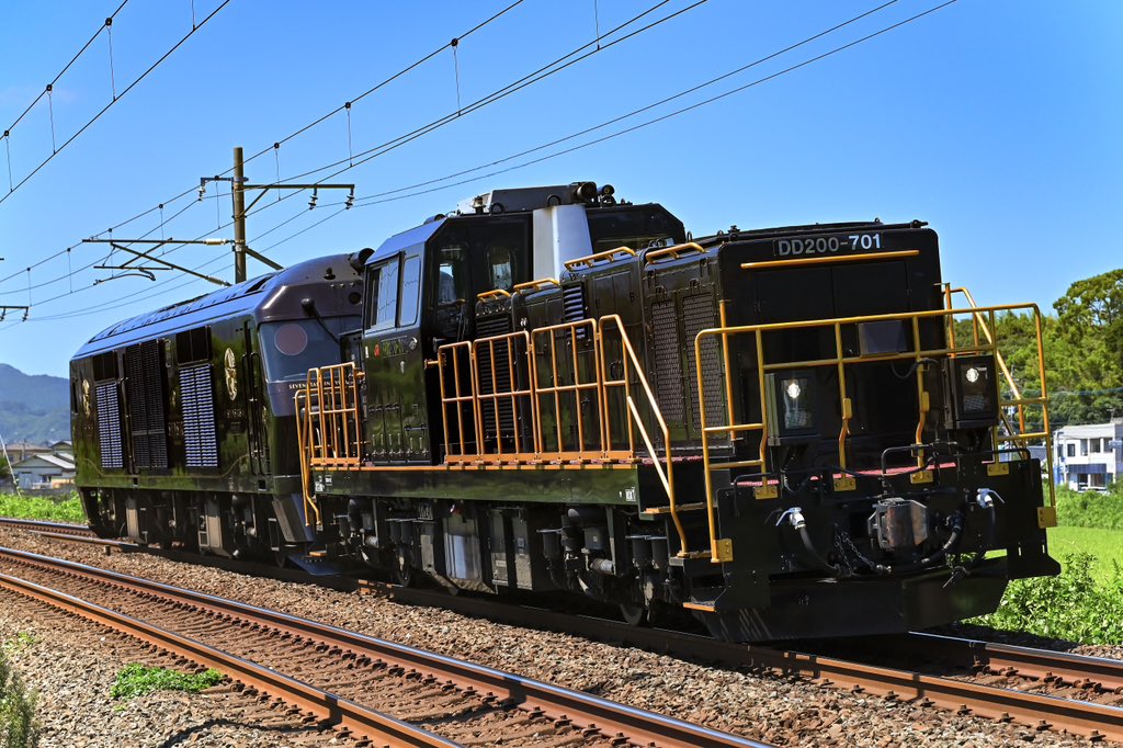 Sanyo_Exp_E2's tweet photo. 9/4 回9130
ななつ星 DF200-701 不具合に伴う臨検入場
初であろう、DD200＋DF200の併結。 https://t.co/pMcudvmVUj