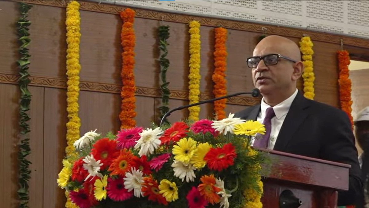 mopr_goi's tweet photo. Shri Vikas Anand, Joint Secretary @MoPR_GoI, while making his presentation on #PDP 2023 at the National Stakeholder Consultative Workshop on Emerging Panchayat Issues, enlightened participants on the road ahead for #GPs, said there is no change in the #GPDPs. https://t.co/D5iEH9JGj8