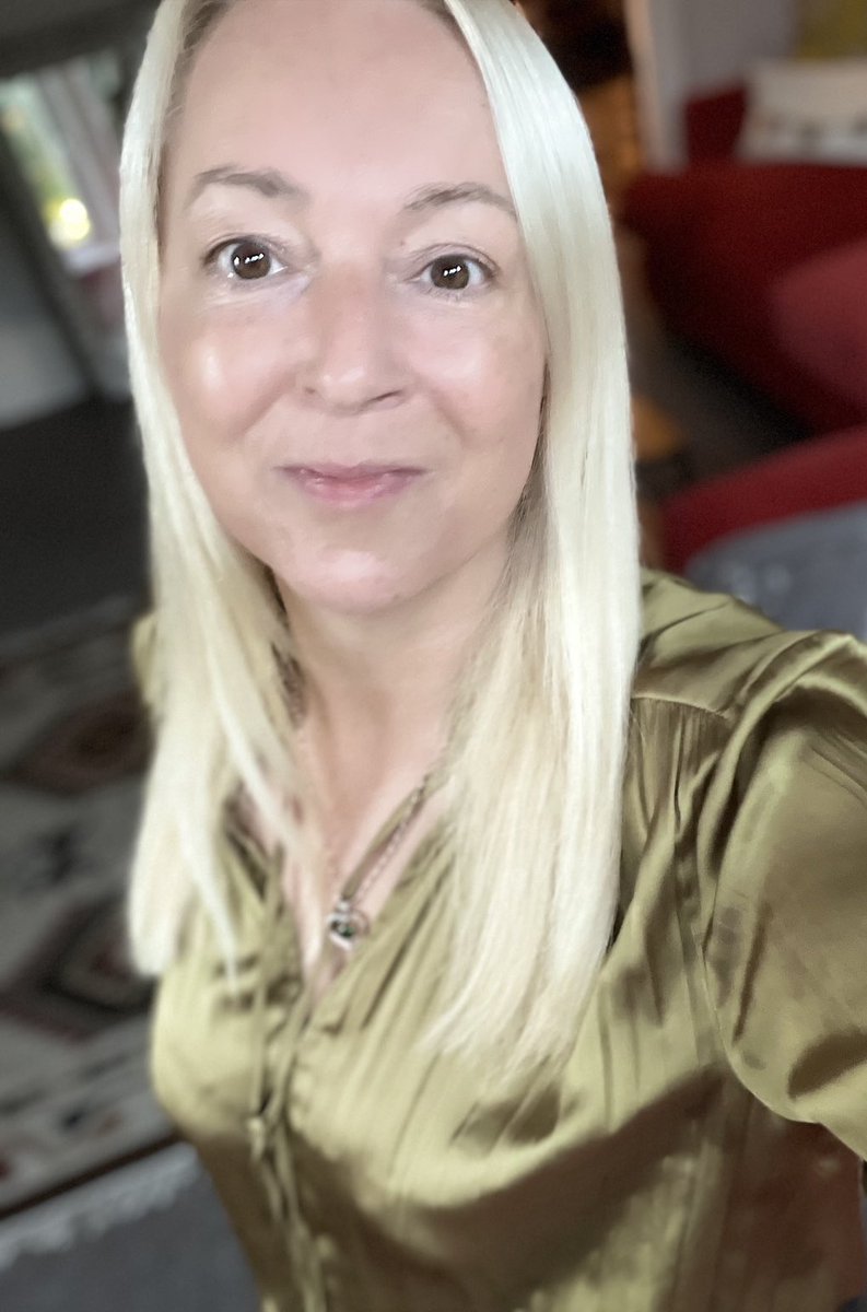 Suited and booted once more. Life beyond the school gates begins with Day 1 with The Ministry of Justice. So ready to get going. 😀💪🏻